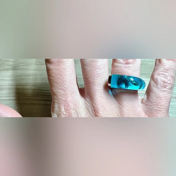 Designer Guess Collection Sterling Silver Blue Resin Hawaiian Hook Ring, Size 6